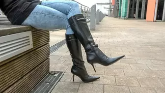 gua21 Walking in black boots (mp4-FHD)