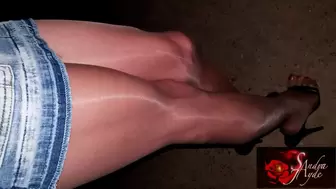 Sandra Jayde 04-08-21 Muscle worship in shiny pantyhose by night (1080p)