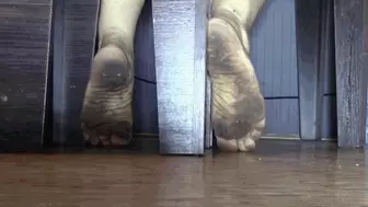 All day walking barefoot on the dirty floor wmv