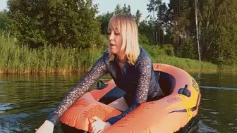 Alla sails away on her inflatable boat on the lake from the shore, but an unknown person punches the inflatable boat with a sharp object and the boat is blown away!!!