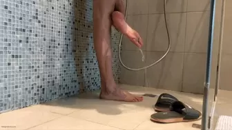 IN THE SHOWER FEET CAM - MP4 HD