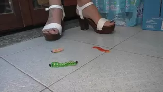 Italian girlfriend - casual clay bugs crush fetish in platform sandals