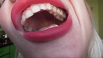 THE TEETH OF A BLONDE!MP4