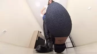 Irma - look at my huge size 43 boots! VR 360 Full HD