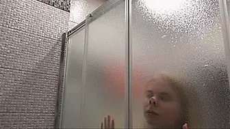 THE SMEARED FACE OF A BLONDE IN THE SHOWER!AVI