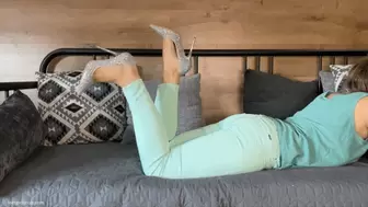 SEXY FOOT POSE IN HEELS CHLOE - MP4 Mobile Version