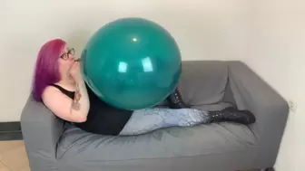 Playing with 24'' balloon and arranging my couch with balloons
