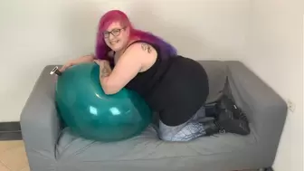 Blowing up and playing with 24'' balloon (non pop)