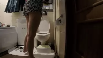 One of the HOTTEST toilet visit you've ever seen