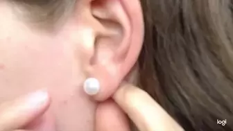 I put earring in front and back in to the hole in the ear mp4
