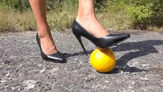 guaei Grapefruit under high heels (mp4-HD)