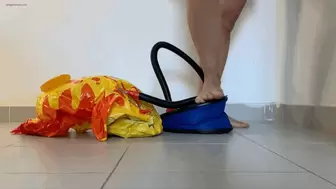 BAREFOOT PUMPING UP INFLATABLES WITH FOOT PUMP - MP4 HD