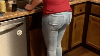 Scarlet Pisses Her Jeans While Doing the Dishes!