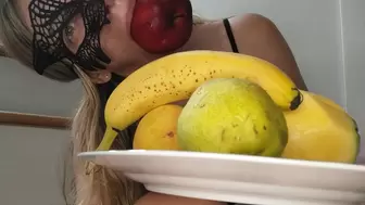 Eating the five fruits vigorously