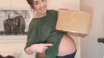 "I've got a package!" Asma opens her prosthetic baby belly parcel MP4