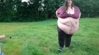 SSBBW OUTDOOR BELLY PLAY AND WALKING
