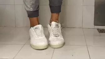 WET SNEAKERS 2 - MP4 Mobile Version