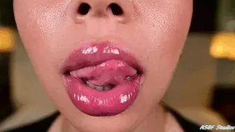 Lulu 's all natural extremely pillow lips! - MOV