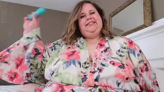 SSBBW Tries Out Her New Favorite Toy