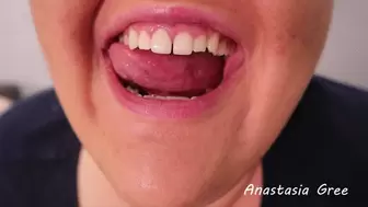 Chewing Jelly Bear - Sharp teeth