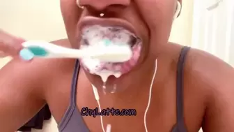 Brushing My Teeth 3 - Foamy Toothpaste - Mouth Fetish - 720 MP4