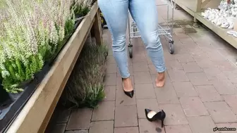 daily ways11 with Louboutins in the garden market HD mp4 1920x1080