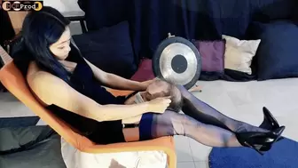 HEADSCISSORS and FACE SITTING in Transat Chair by MISTRESS AMRITA (480p)