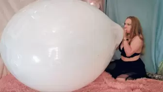 Mariette BTP's white printed Cattex 40'' balloon - 480p