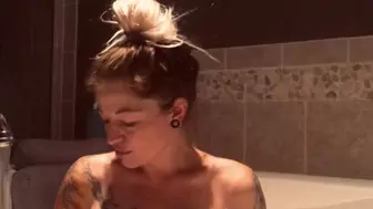 Denali Reese's Sucks On Her Nipples In Bath