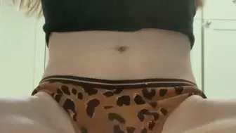 Trans girl pee leopard panties in the kitchen