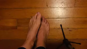 Big feet toe wiggles