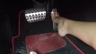 Bare toes pumping and scrunching PEDAL PUMPING