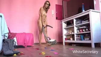 Vacuuming make me horny [JESSICA],