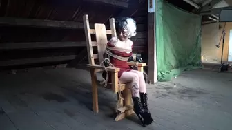 1317 Faye in Wooden Chair