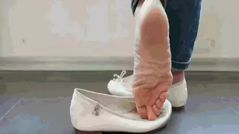 Smelling feet in ballet flats WMV(1280x720)FHD