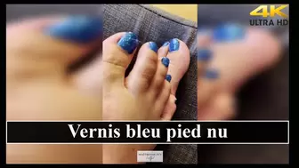 Vernis bleu pied nu 4K