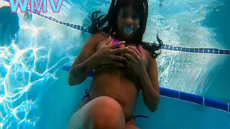 Beautiful Ebony Underwater (WMV)
