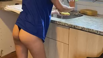Cleaning Kitchen w my Asshole exposed