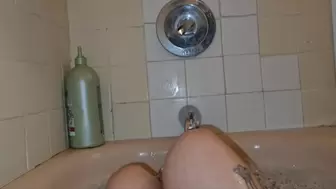 Latina Milf Giantess Lolas Sexy Sweaty Legs Tattooed Thighs Feet Toes and Big Belly taking a bubble bath