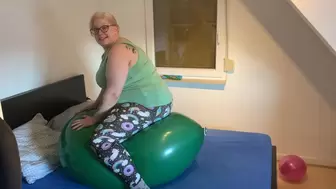 My friend films me riding a 36inch balloon