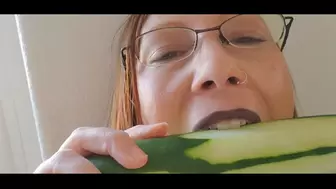 Mean Cucumber Eating In Black Lipstick HD WMV