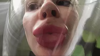 A SMEARED AND STUCK FACE TO THE GLASS!MP4