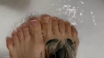 FOOT CLEANING FEET POV BAREFOOT SHOWER - MP4 HD