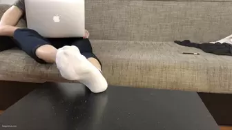 KYLIE HAS ITCHY FUNGUS FOOT - MP4 HD