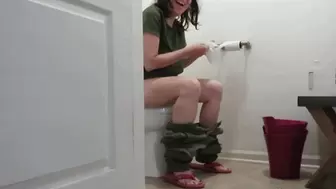 TAKING A STRONG PEE DURING THE DAY WHILE LISTENING TO PRANK PHONE CALLS AND TEASING YOU W MY BIG ASS BONUS YAWNS