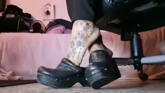 Giantess unaware underchair ShoePlay HeelPopping Dipping Dangling Toe Tapping Foot Fetish in Clogs