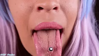 Blue tongue tease - MP4