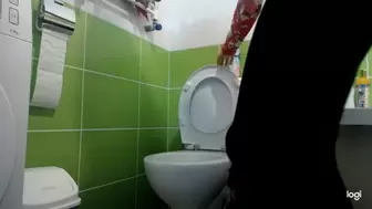 2 minutes of pee in toilet mp4
