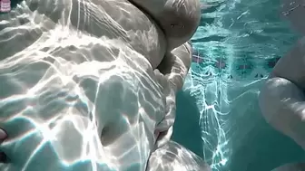 Underwater Belly Play with LisaLou WMV