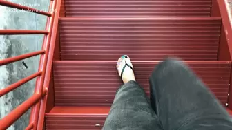 Flip flop ride in dirty jeans (Mp4)